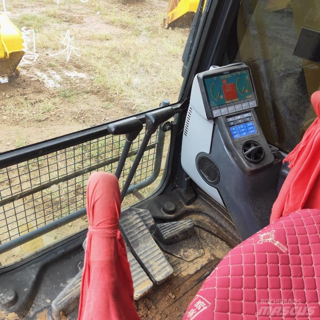 Komatsu PC200-8 حفارات زحافة