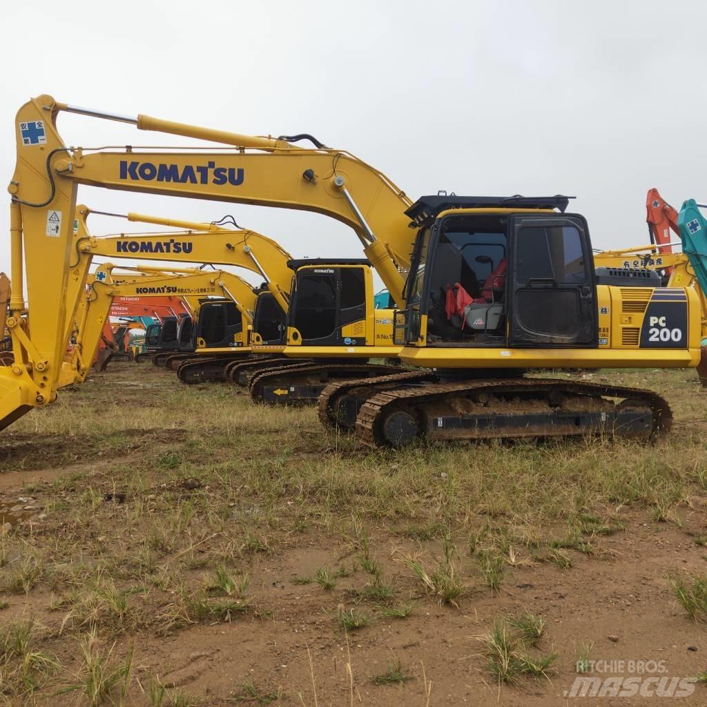 Komatsu PC200-8 حفارات زحافة