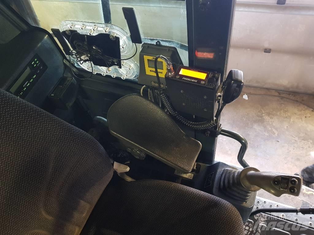 Hyundai R 235 LCRD-9 حفارات زحافة
