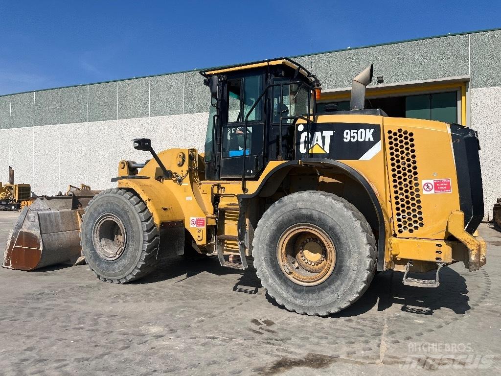 CAT 950K لوادر بعجل