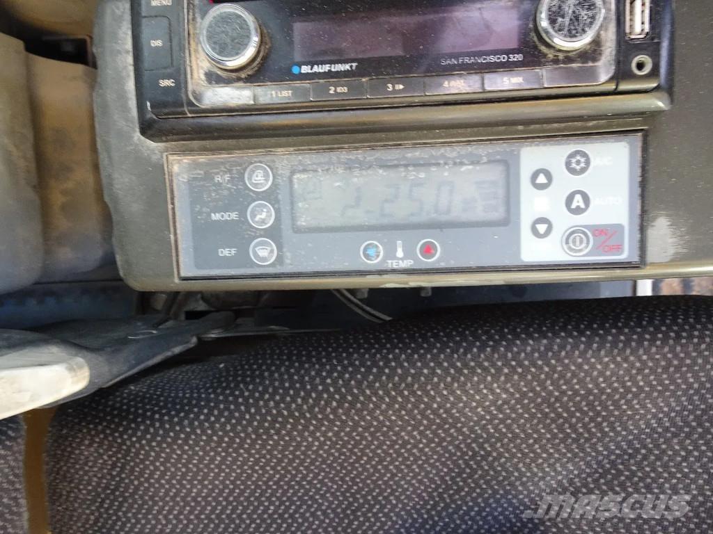 New Holland E235 حفارات زحافة