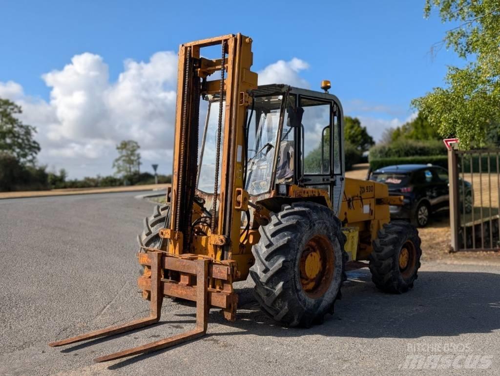 JCB 930 شاحنات الطرق الوعرة