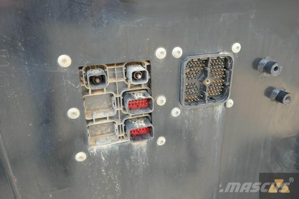 CAT 352F Cab كابينة والداخلية