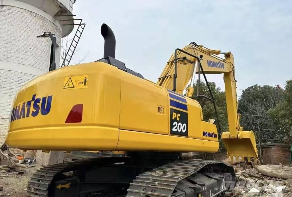 Komatsu PC 200-8 حفارات زحافة