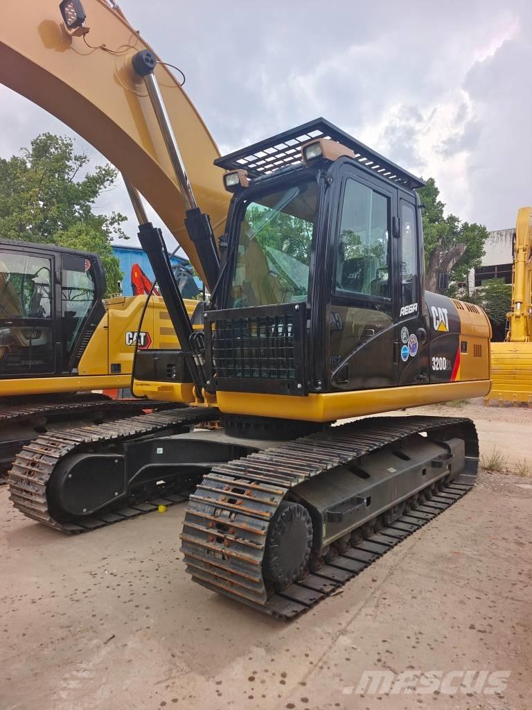 CAT 320 D2L حفارات زحافة