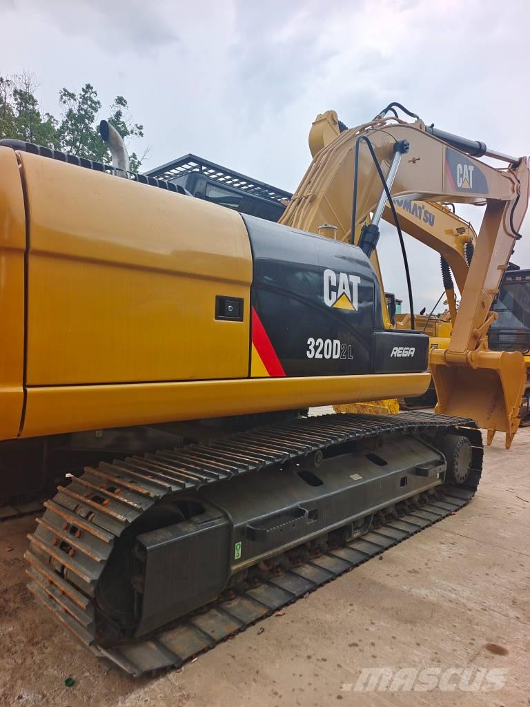 CAT 320 D2L حفارات زحافة