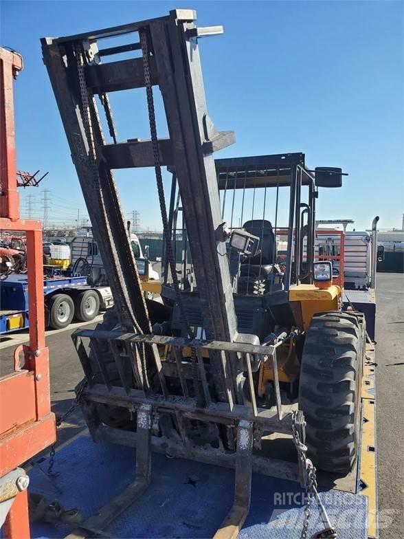 JCB 930 شاحنات الطرق الوعرة