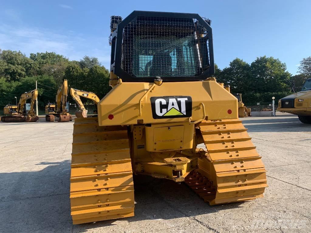 CAT D 6 N LGP بلدوزرات مجنزرة