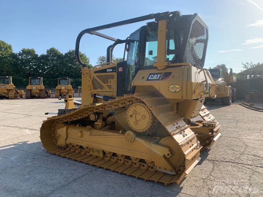 CAT D 6 N LGP بلدوزرات مجنزرة