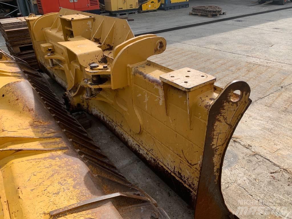 CAT D 6 N LGP بلدوزرات مجنزرة