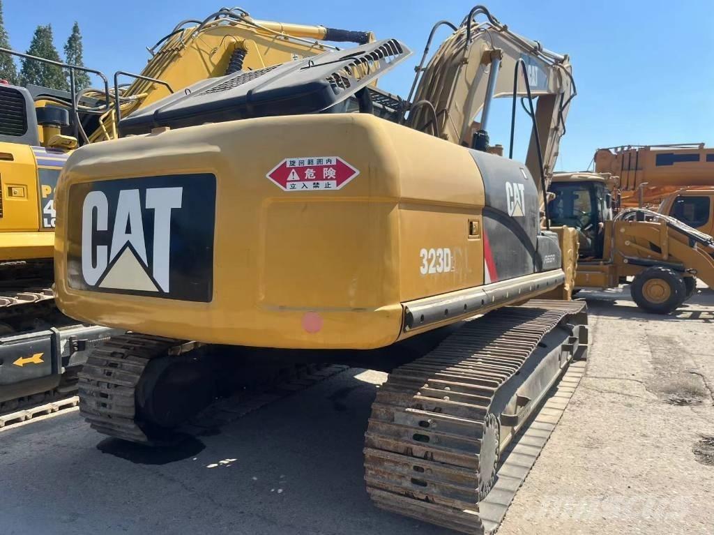 CAT 323 D L حفارات زحافة