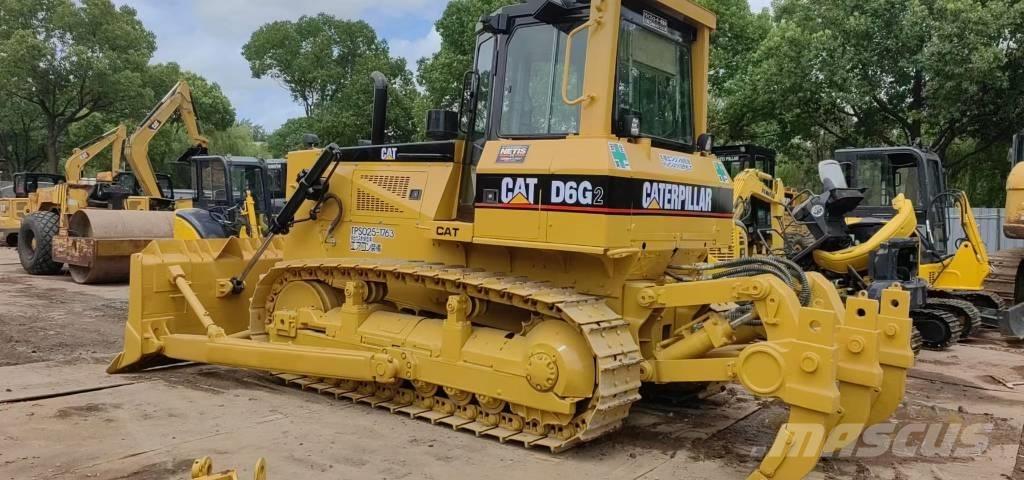 CAT D 6 G بلدوزرات مجنزرة