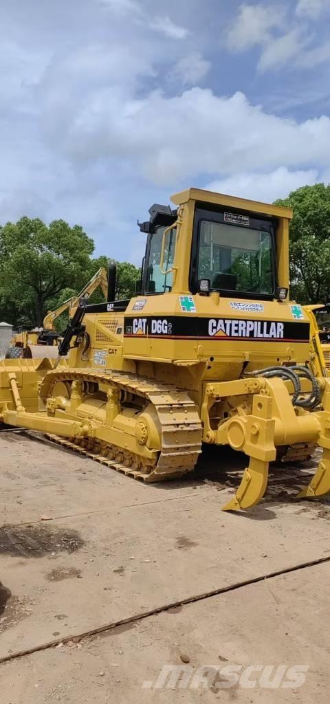 CAT D 6 G بلدوزرات مجنزرة