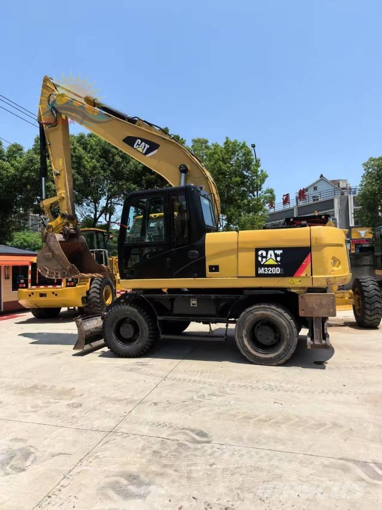 CAT M 320D2 حفارات بعجل