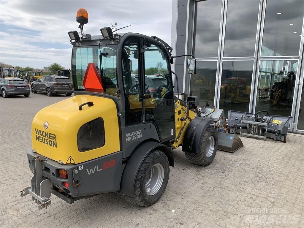 Wacker Neuson WL 28 لوادر بعجل