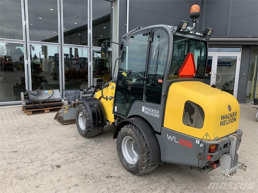 Wacker Neuson WL 28 لوادر بعجل