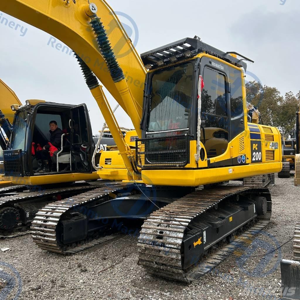 Komatsu PC200-8 حفارات زحافة