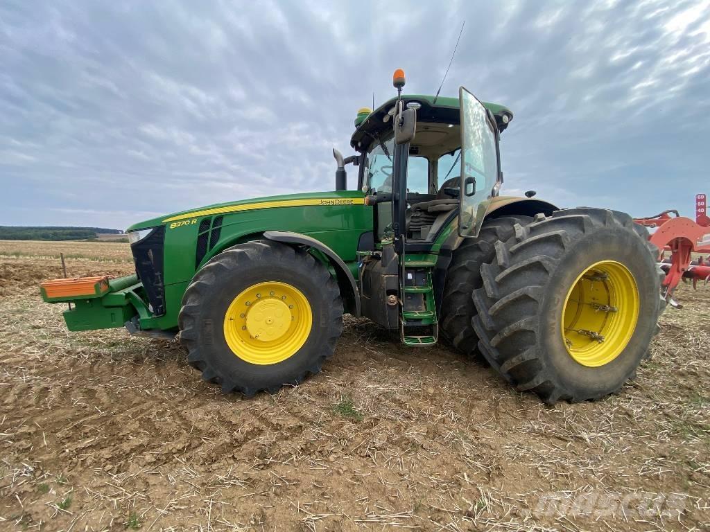 John Deere 8370 R الجرارات
