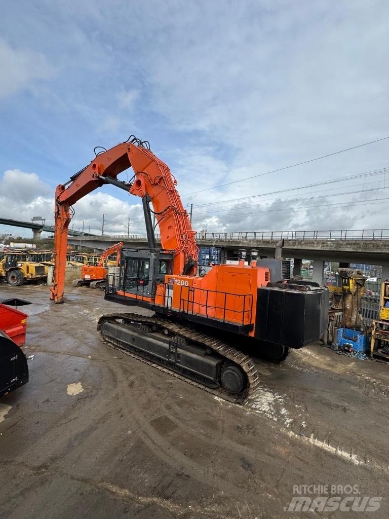 Hitachi EX 1200-6 حفارات زحافة