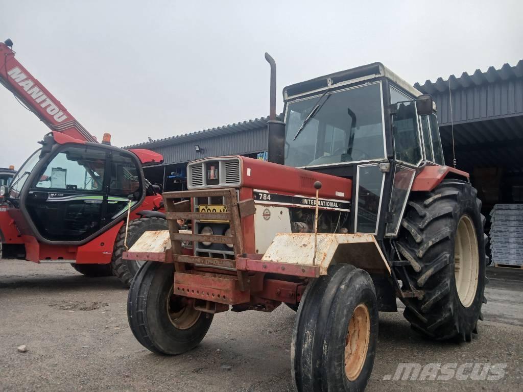 International 784 الجرارات