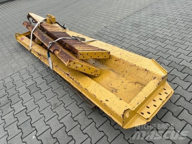 CAT 745 TAIL GATE ساحبات مفصلية