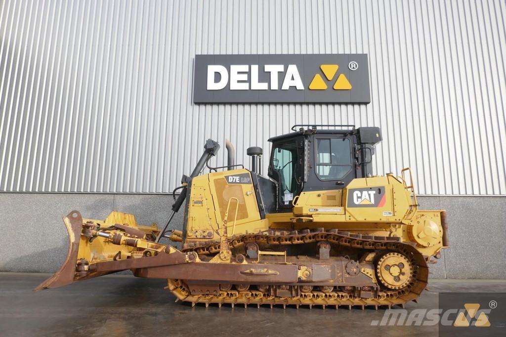 CAT D7E LGP بلدوزرات مجنزرة