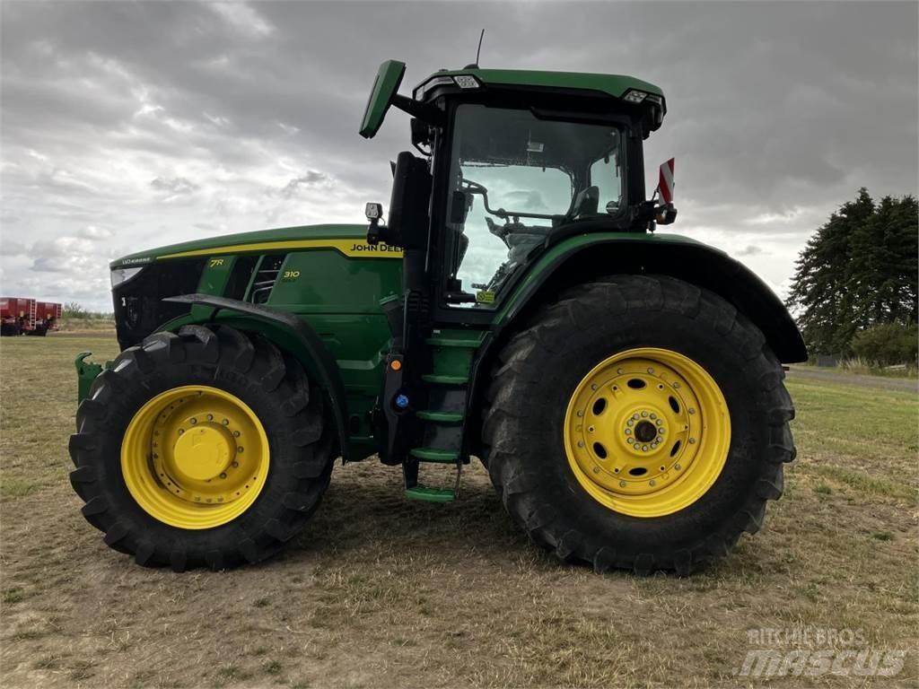 John Deere 7R 310 الجرارات