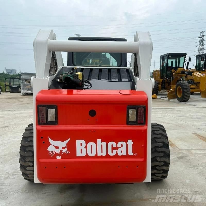 Bobcat s 300 لوادر انزلاقية التوجيه