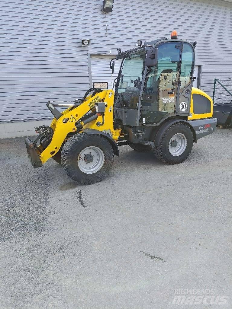 Wacker Neuson WL 38 لوادر بعجل