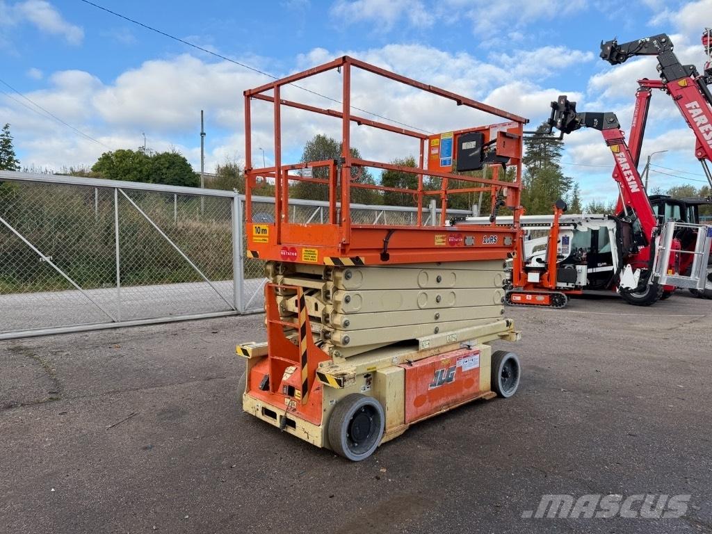 JLG 10 RS رافعات مقصية الشكل