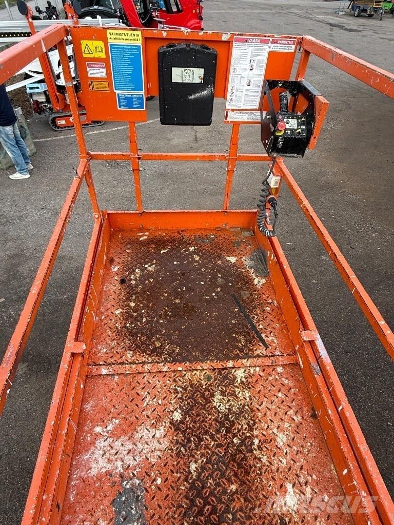 JLG 10 RS رافعات مقصية الشكل