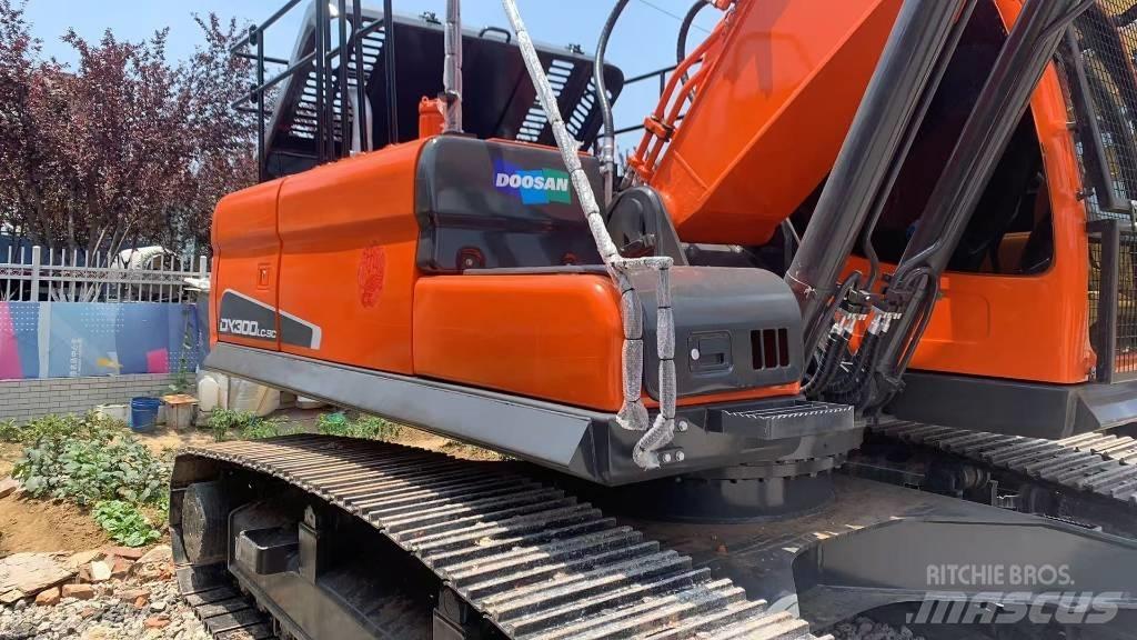 Doosan DX 300 LC حفارات زحافة