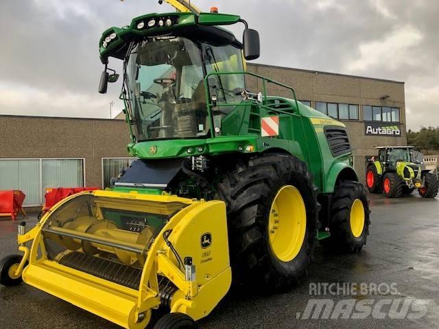 John Deere 8200 i علافات ذاتية الدفع