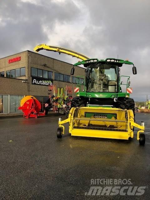 John Deere 8200 i علافات ذاتية الدفع