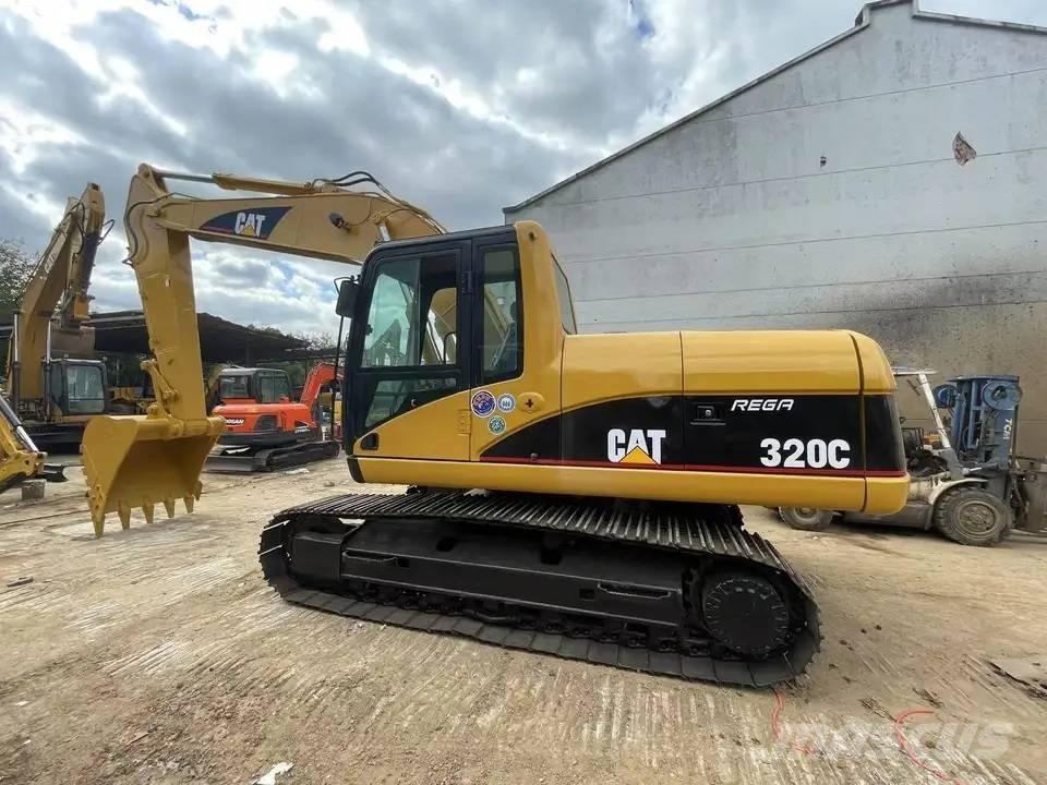 CAT 320C حفارات زحافة