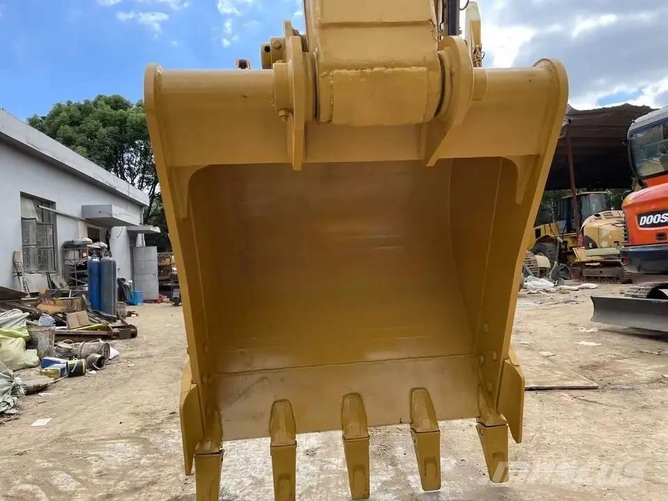 CAT 320C حفارات زحافة