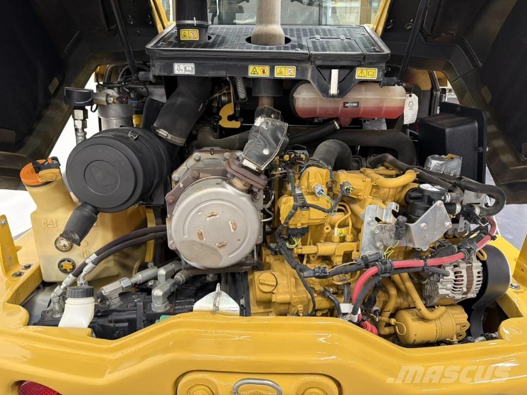 CAT 908M لوادر بعجل