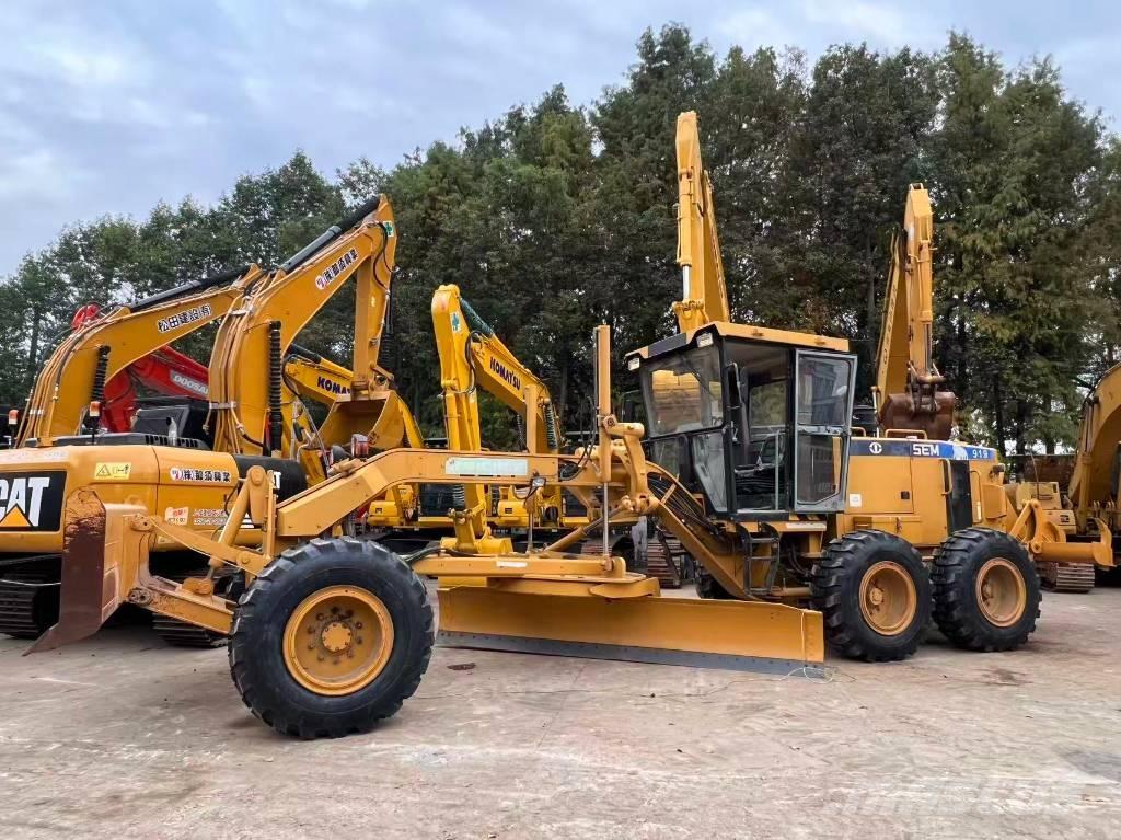 SEM 919 معدات تمهيد الطرق