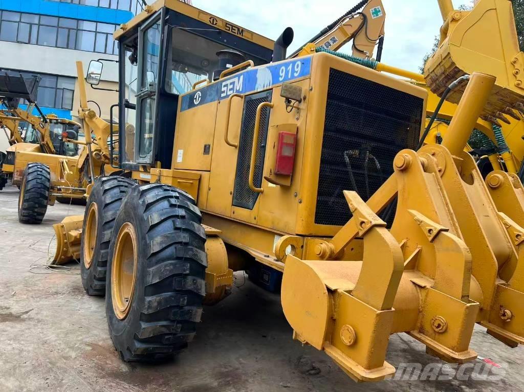 SEM 919 معدات تمهيد الطرق