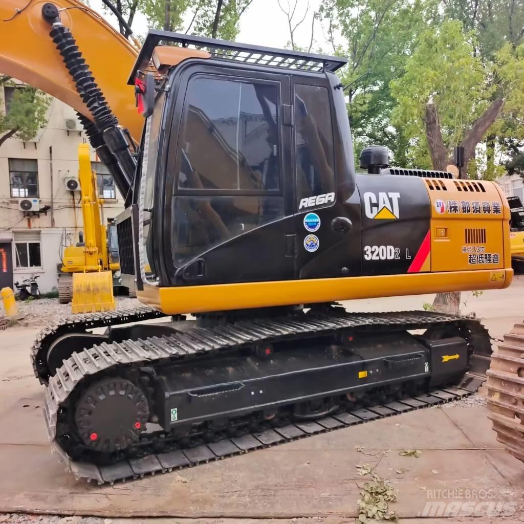 CAT 320D حفارات زحافة