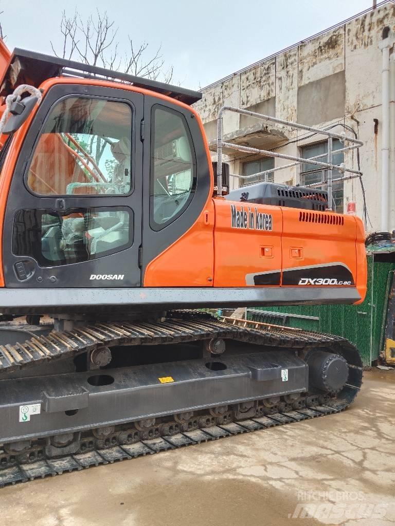 Doosan DX 300 LC-5 حفارات زحافة