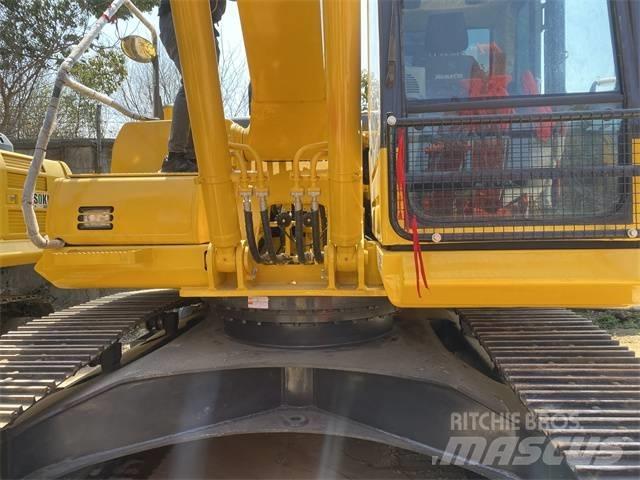 Komatsu PC 220-8 حفارات زحافة
