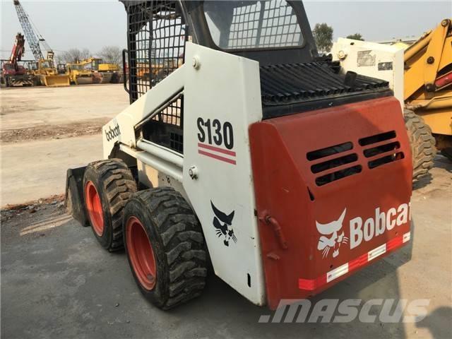 Bobcat S 130 لوادر انزلاقية التوجيه