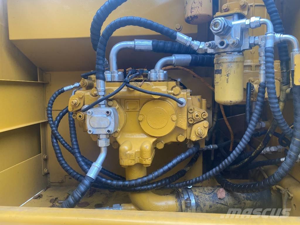 CAT 320 C L حفارات زحافة