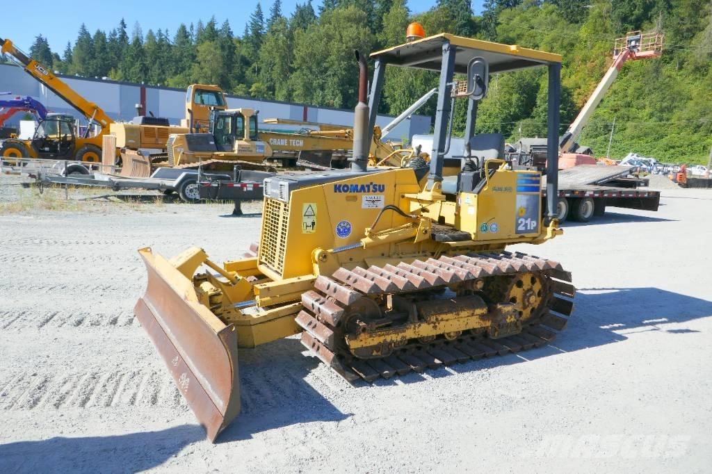 Komatsu D 21 P-8 بلدوزرات مجنزرة