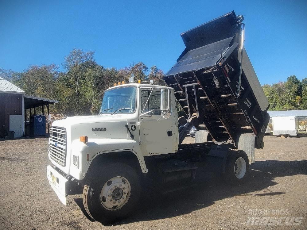 Ford L8000 شاحنات قلابة