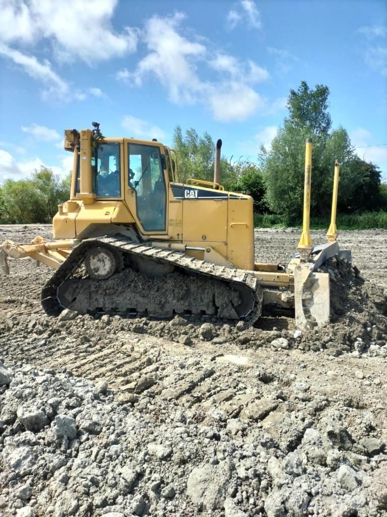 CAT D 5 N LGP بلدوزرات مجنزرة