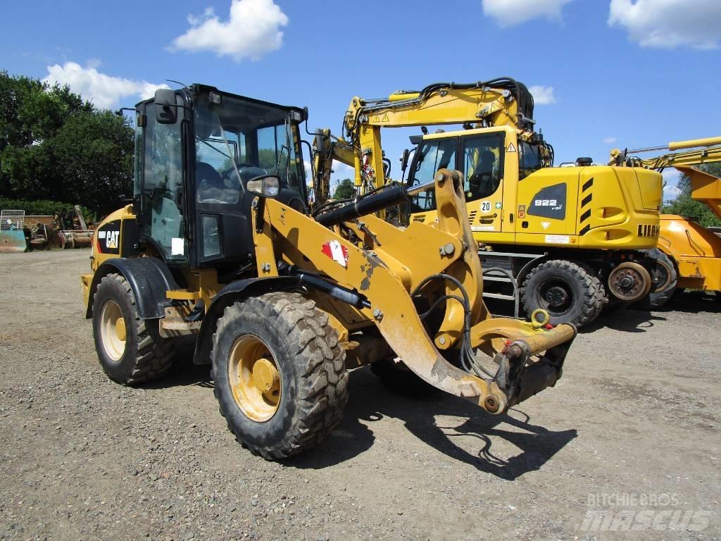 CAT 908 M لوادر بعجل