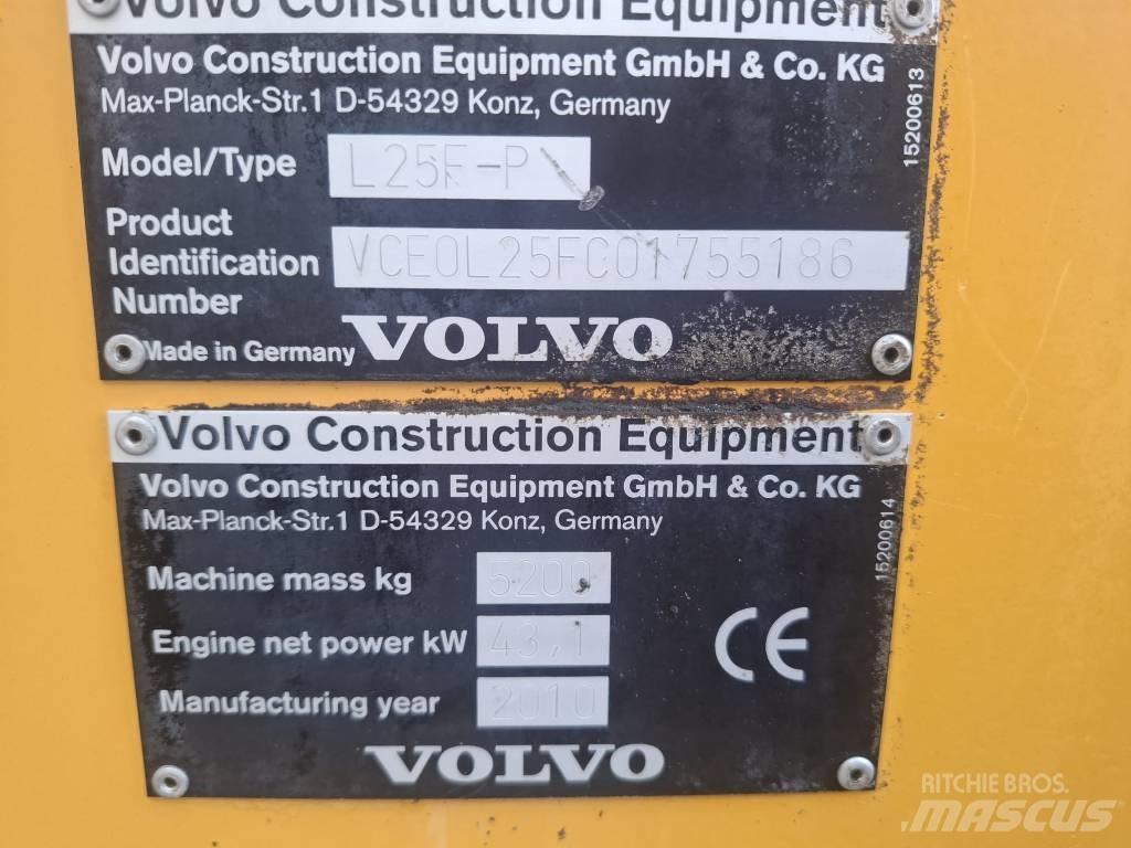 Volvo L 25 F-P لوادر بعجل