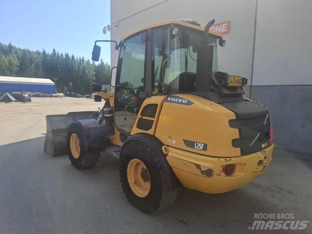 Volvo L 25 F-P لوادر بعجل